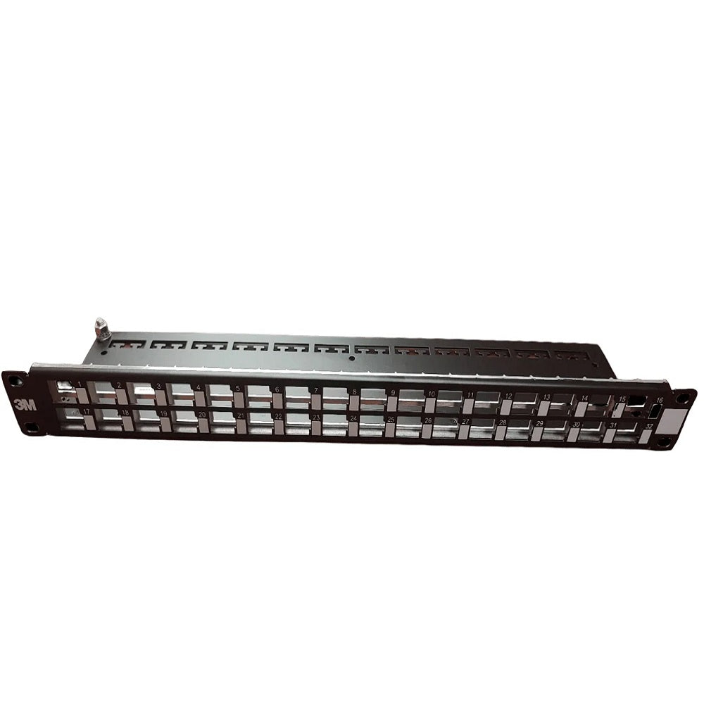 Panel patch 3M de 48 puertos para cableado estructurado en rack, color negro.