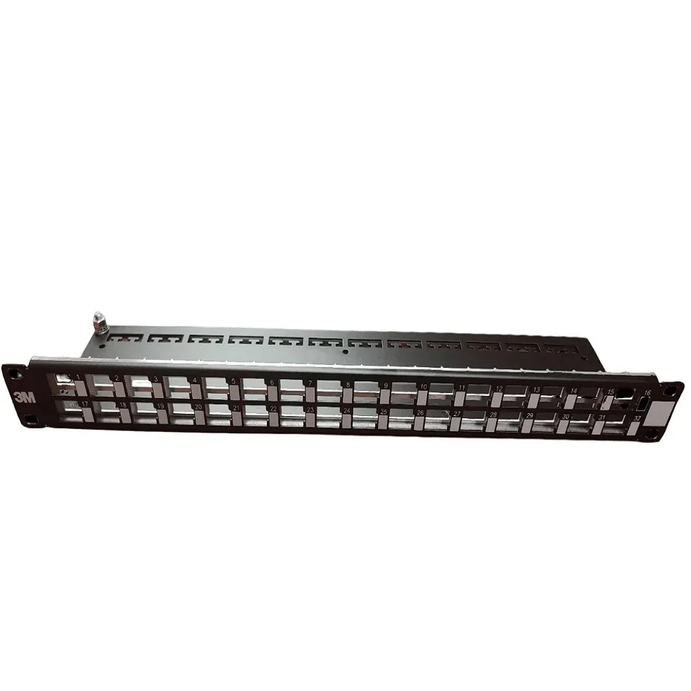 Panel patch 3M de 48 puertos para cableado estructurado en rack, color negro.