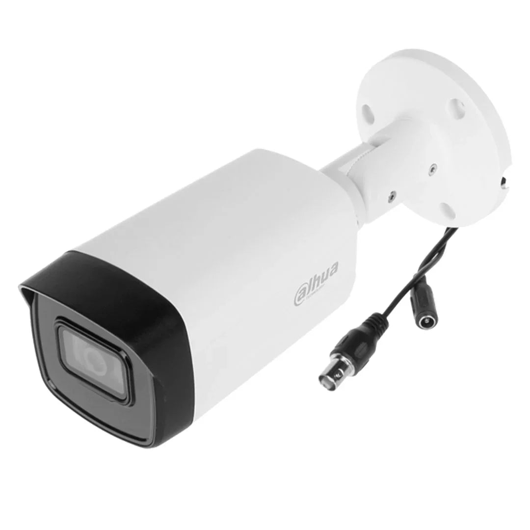 Cámara de seguridad tipo bala blanca para videovigilancia, conectores visibles, fondo blanco
