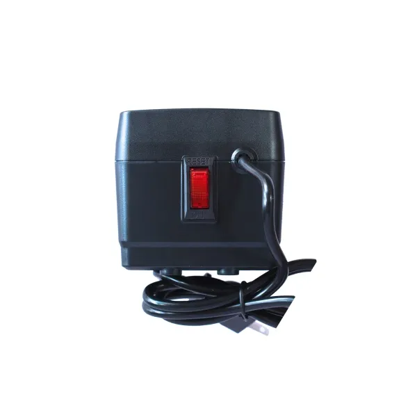 SMARTBITT SBAVR1352 Estabilizador de Voltaje 8 Tomas 1350VA/675W 220VAC