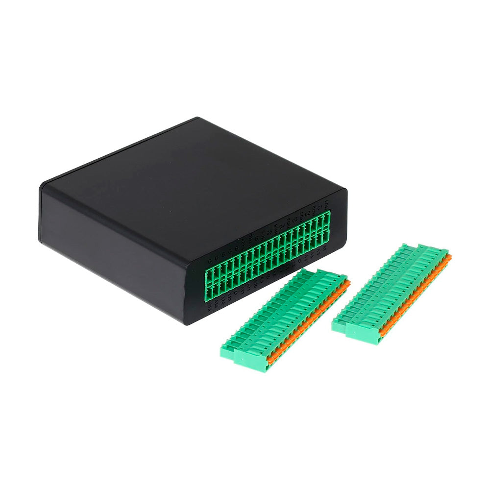 Caja negra con conectores verdes para cableado estructurado y redes de datos