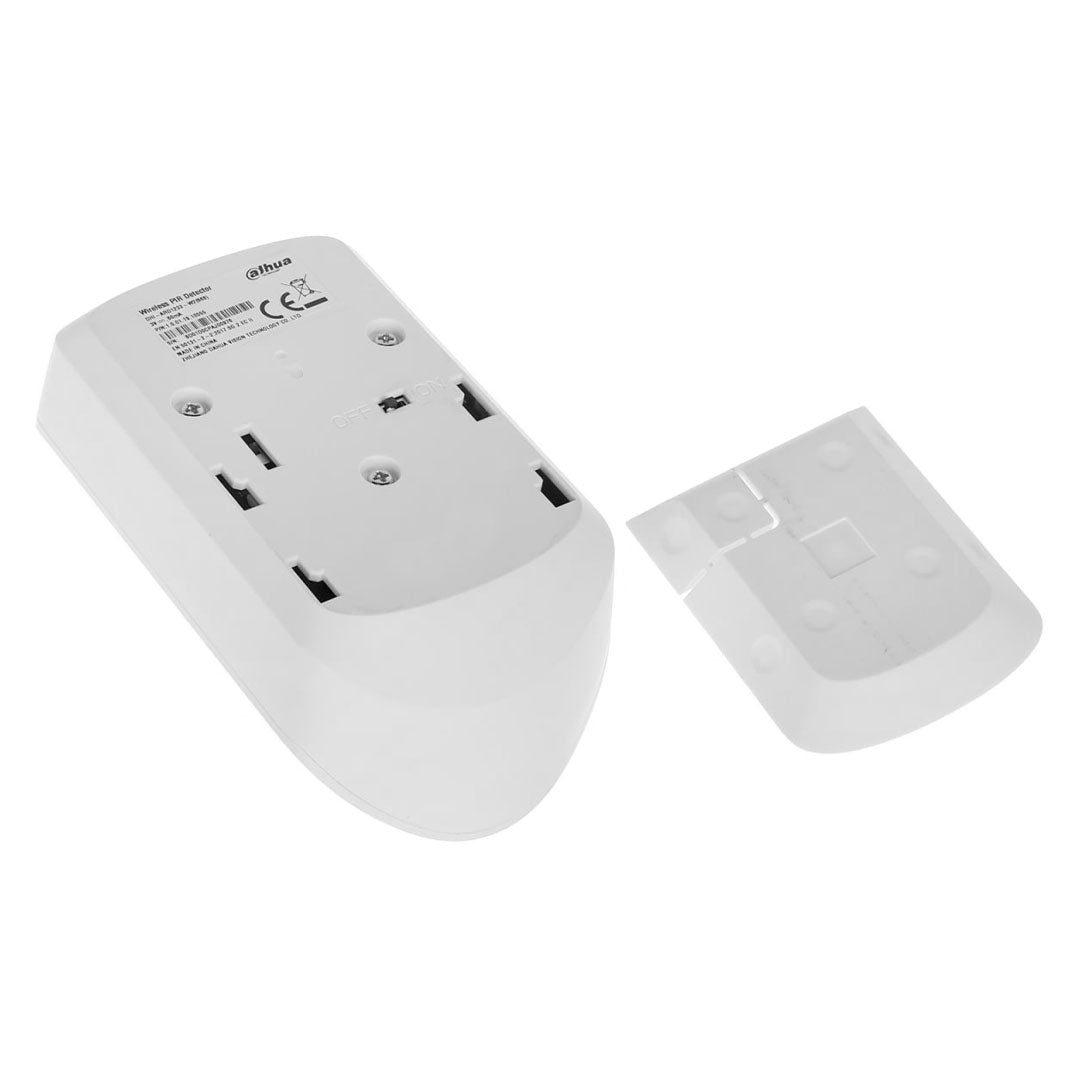 Sensor de movimiento inalámbrico blanco con tapa desmontada, compatible con sistemas de alarma.