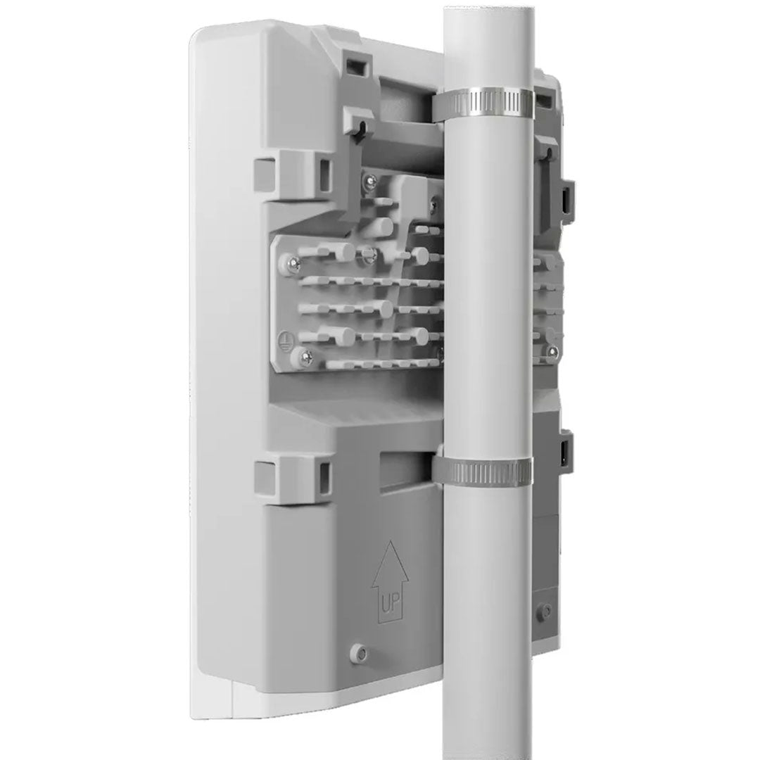 MIKROTIK NETPOWER LITE 7R Switch 8 Puertos Gigabit Ethernet con PoE Reverso
