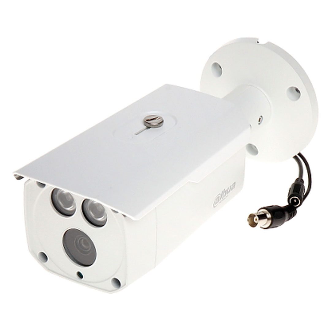 Cámara de vigilancia tipo bullet blanca con visor nocturno y cable de conexión, seguridad electrónica.