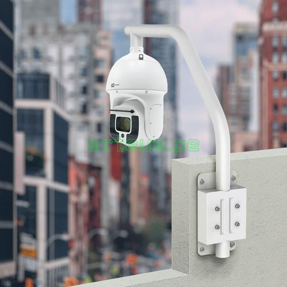Brazo de aluminio anticorrosivo para cámara de vigilancia PTZ instalado en exterior urbano