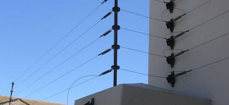 HAGROY HG-HBN Aislador Intermedio HBN con perno para cerco eléctrico